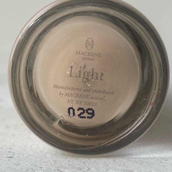 MACRENE ACTIVES HIGH PERFORMANCE TINTED MOISTURIZER -LIGHT - Picture 2 of 3